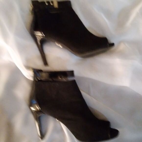 Jennifer Lopez JLo Poca Black Ankle Booties - Picture 5 of 8